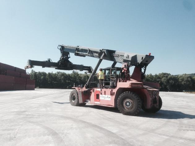 Chariot reach stacker Kalmar 45 tonnes Diesel