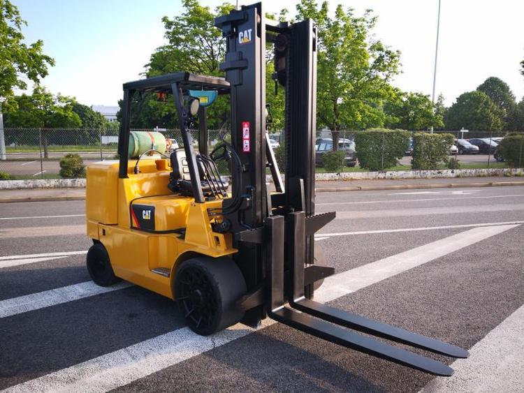 Chariot élévateur frontal 4 roues Caterpillar GC70KY-LP