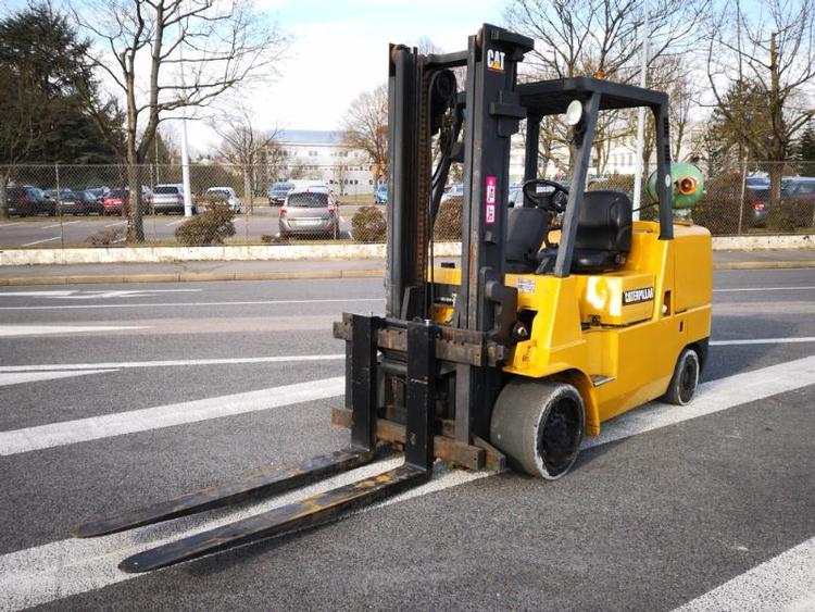 Chariot élévateur frontal 4 roues Caterpillar GC55K