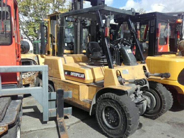 Chariot élévateur frontal 4 roues Caterpillar DP40KL