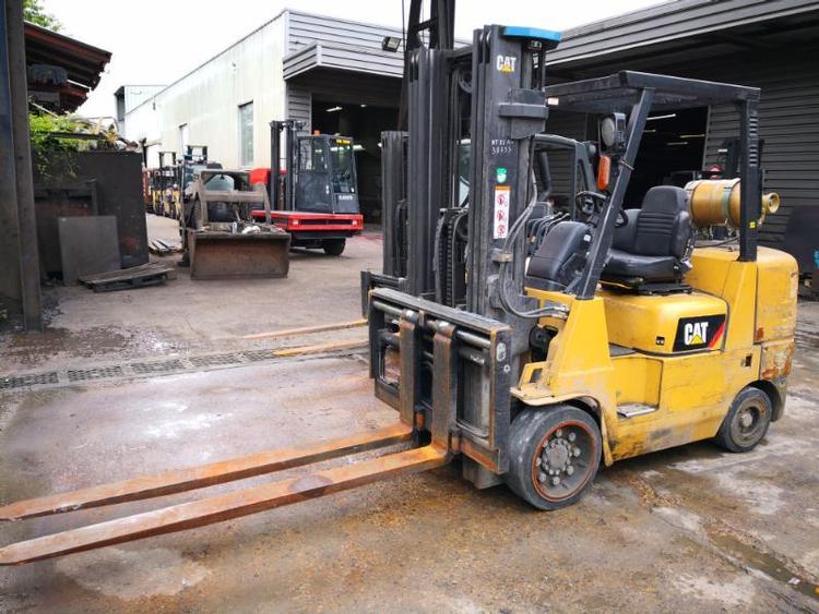 Chariot élévateur frontal 4 roues Caterpillar GC40K