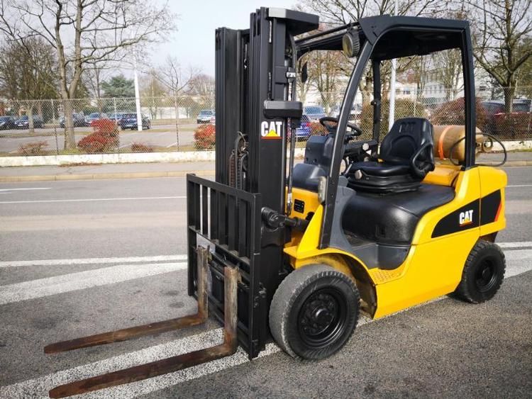 Chariot élévateur frontal 4 roues Caterpillar GP25N