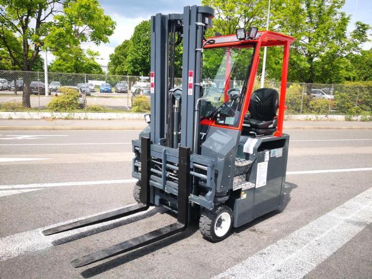 Chariot élévateur latéral multidirectionnel AMLIFT AGILIFT 3000E