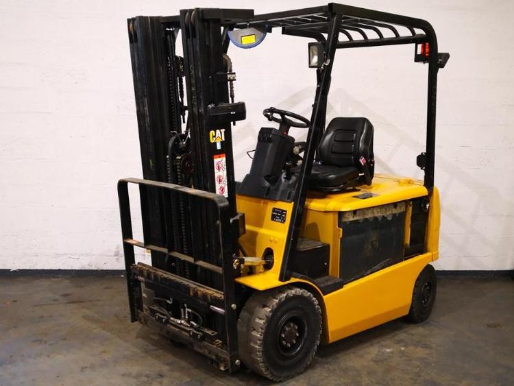 Chariot élévateur frontal 4 roues Caterpillar EP25K