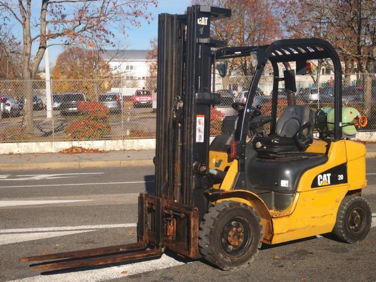 Chariot élévateur frontal 4 roues Caterpillar GP20N